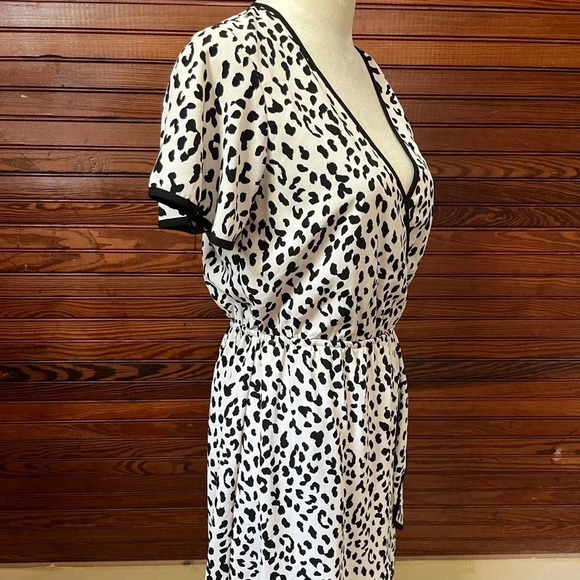 Slate & Willow Ivory and Black Animal Cheetah Print Faux Wrap Dress Size S - Picture 11 of 15